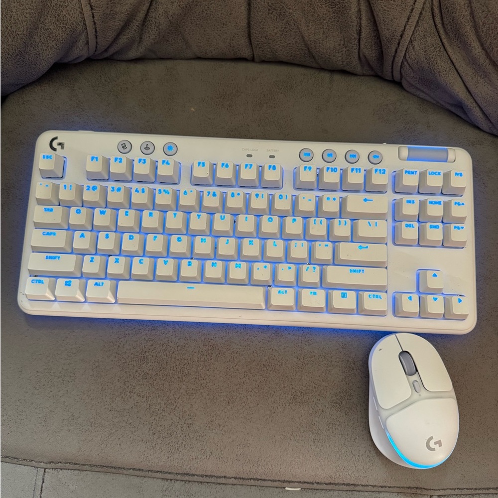 Bluetooth Logitech White Keyboard and Mouse with Blue Lighting